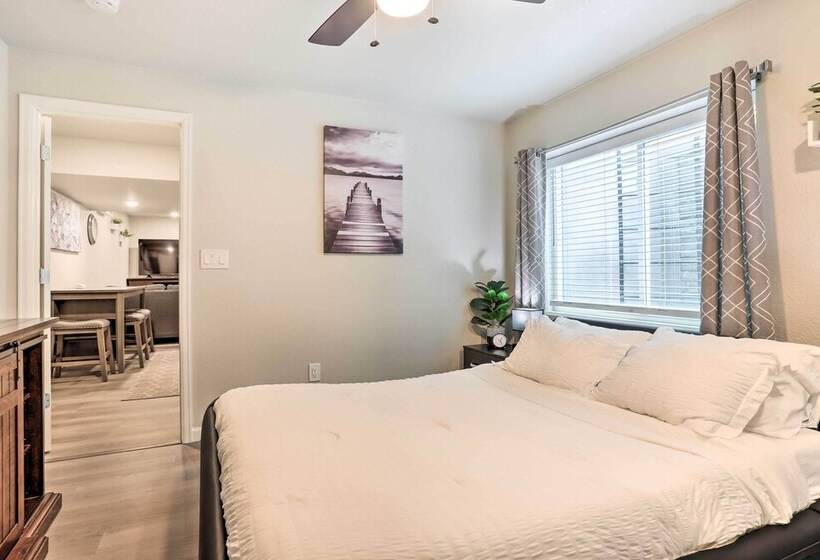 8 Mi To Barr Lake: Cozy Commerce City Home!