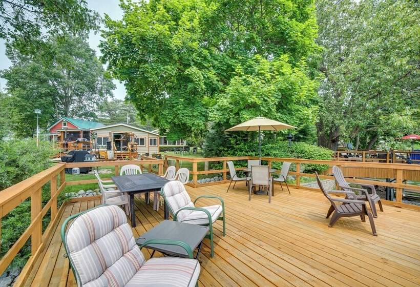 Lakefront Cottage W/ Deck Near Indiana Beach!