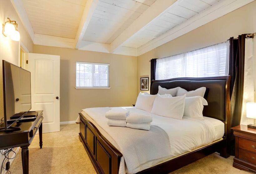 Cozy South Lake Tahoe Home ~ 6 Mi To Shore!
