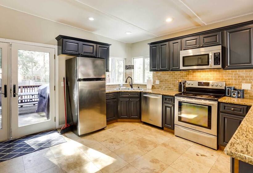 Cozy South Lake Tahoe Home ~ 6 Mi To Shore!