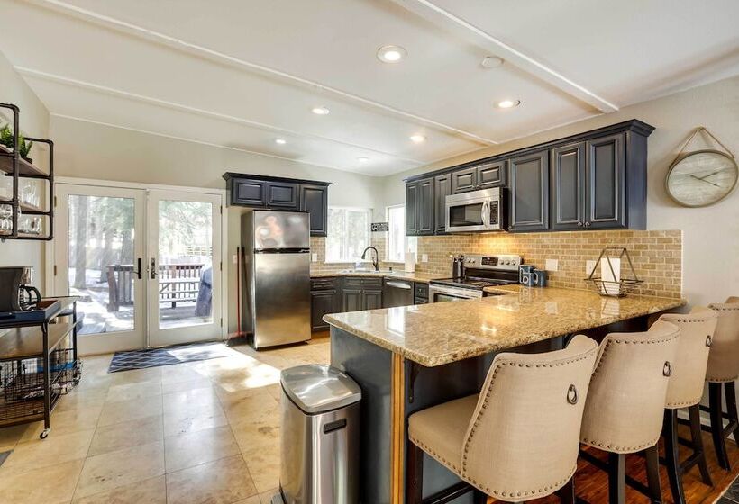 Cozy South Lake Tahoe Home ~ 6 Mi To Shore!