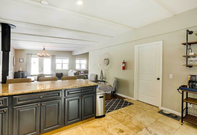 Cozy South Lake Tahoe Home ~ 6 Mi To Shore!