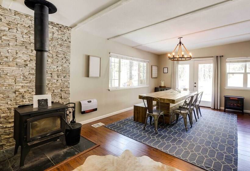 Cozy South Lake Tahoe Home ~ 6 Mi To Shore!