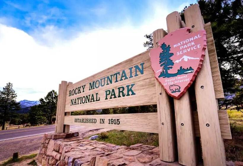 Cozy Grand Lake Mountain View Lodge