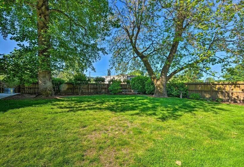 Cozy Grants Pass Home, Walk To Riverside Park