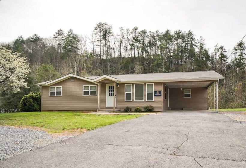 Sevierville Home W/ Hot Tub ~ 4 Mi To Dollywood!