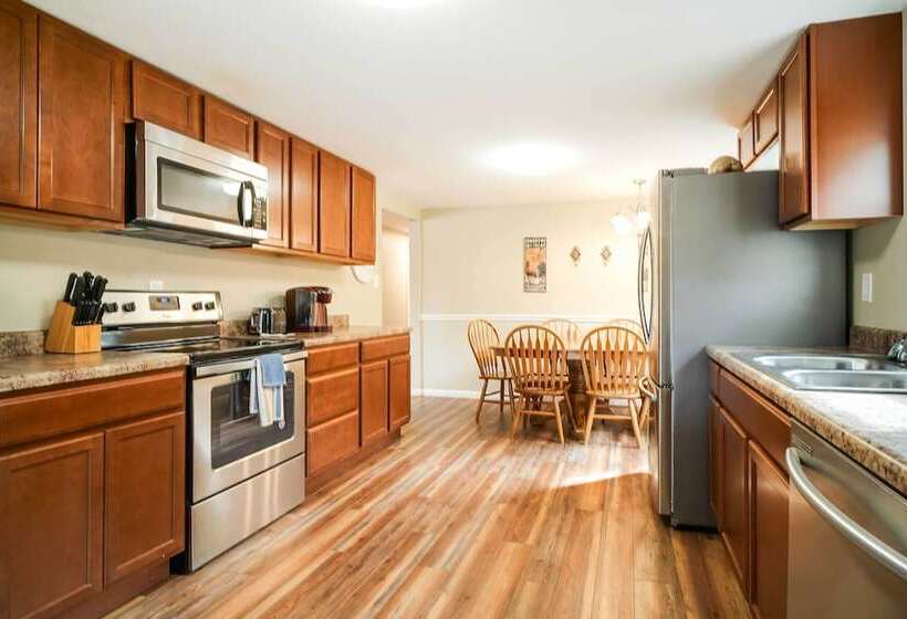 Sevierville Home W/ Hot Tub ~ 4 Mi To Dollywood!