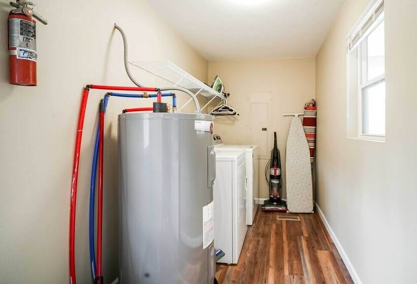 Sevierville Home W/ Hot Tub ~ 4 Mi To Dollywood!