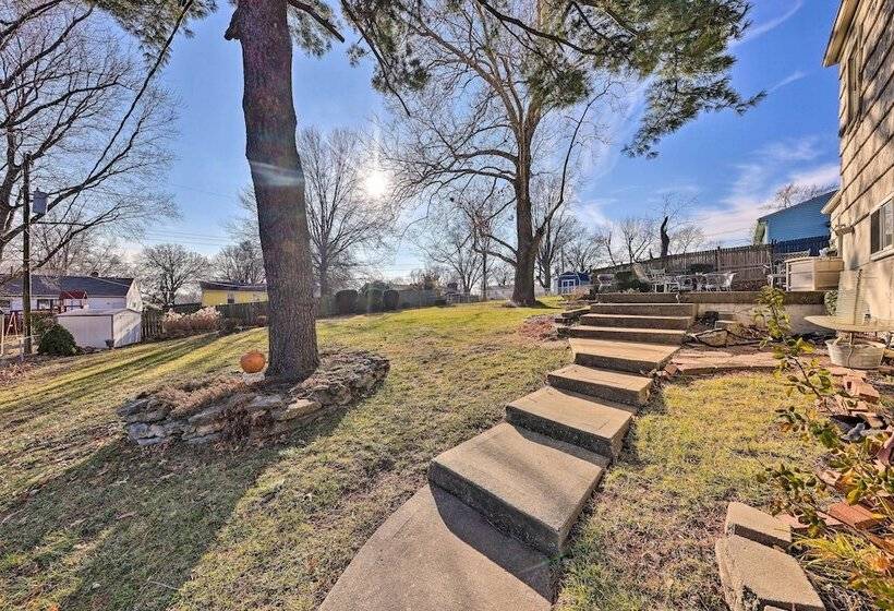 Cozy Kansas City Home W/ Yard   9 Mi To Dtwn!
