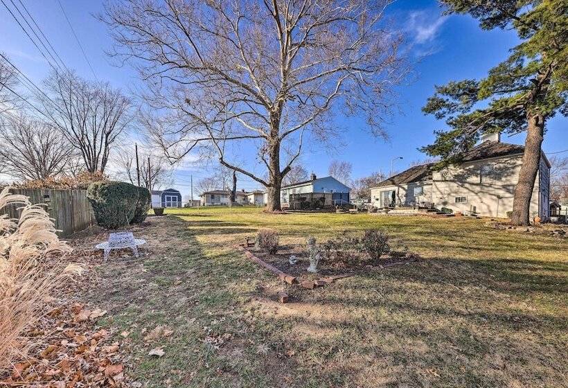 Cozy Kansas City Home W/ Yard   9 Mi To Dtwn!