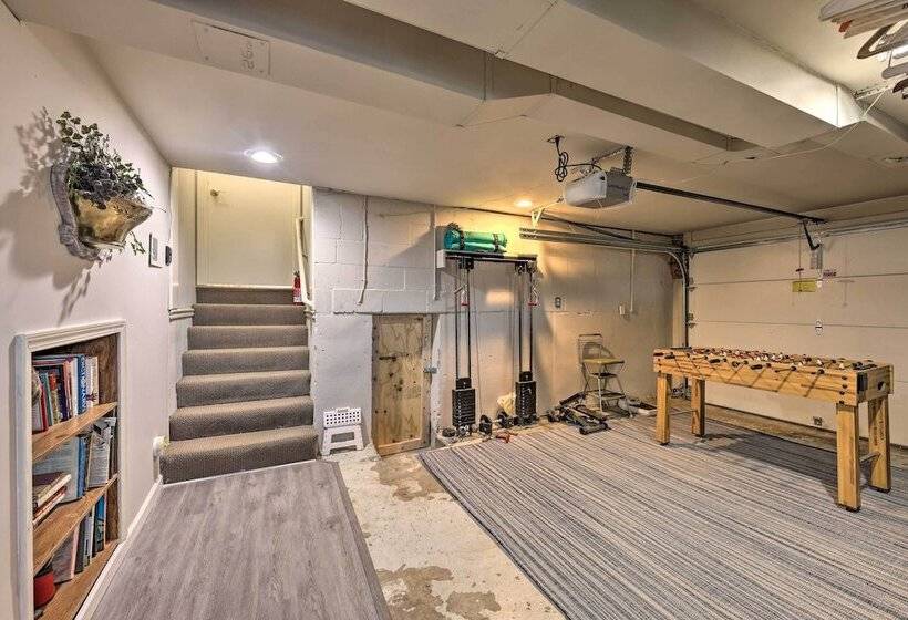 Cozy Kansas City Home W/ Yard   9 Mi To Dtwn!