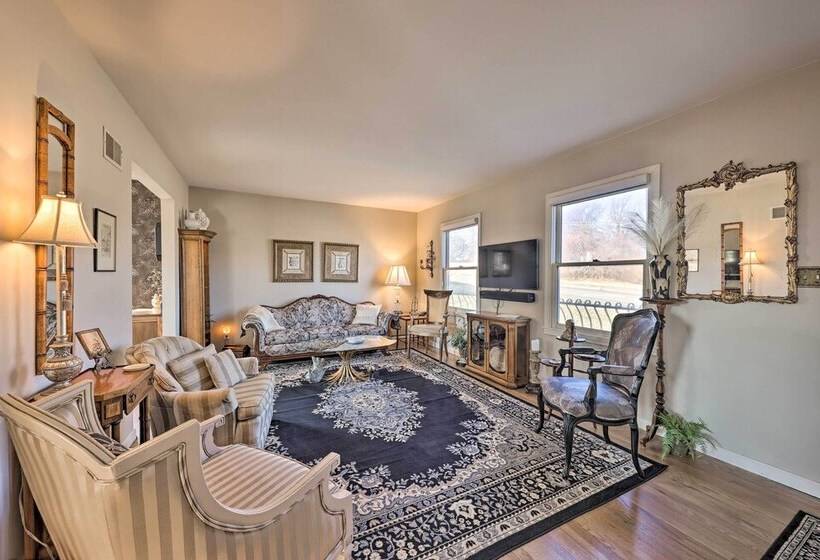 Cozy Kansas City Home W/ Yard   9 Mi To Dtwn!