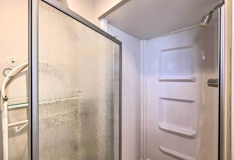 Cozy Kansas City Home W/ Yard   9 Mi To Dtwn!