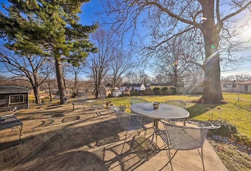 Cozy Kansas City Home W/ Yard   9 Mi To Dtwn!