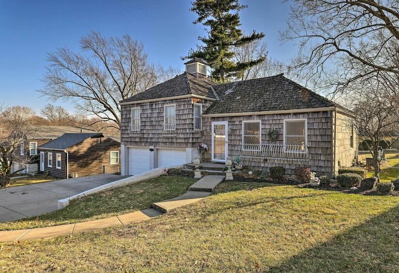 Cozy Kansas City Home W/ Yard   9 Mi To Dtwn!