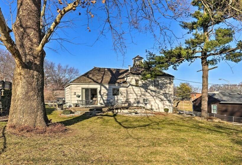 Cozy Kansas City Home W/ Yard   9 Mi To Dtwn!