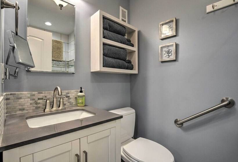 Cozy Pittsboro Escape   Hike, Dine, Explore!