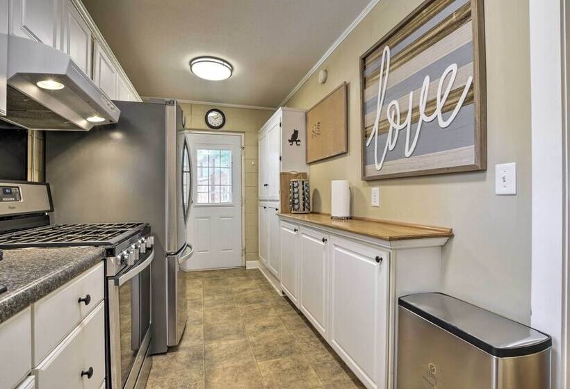 Cozy Pittsboro Escape   Hike, Dine, Explore!