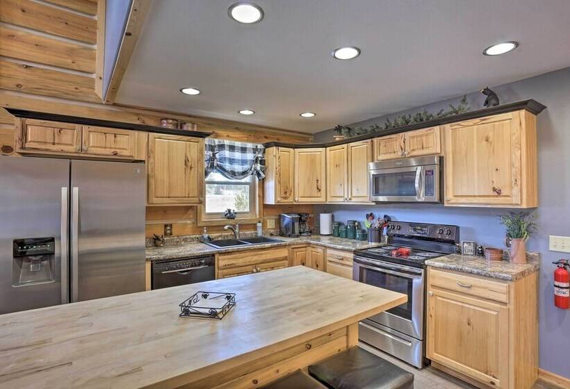 Cozy & Private Custer Cabin W/ Hiking On Site