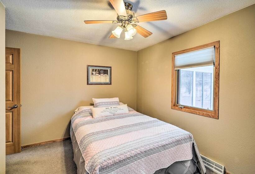 Cozy & Quiet Central City Farmhouse