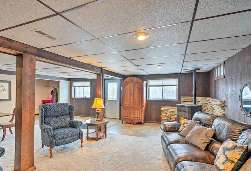 Cozy & Quiet Central City Farmhouse