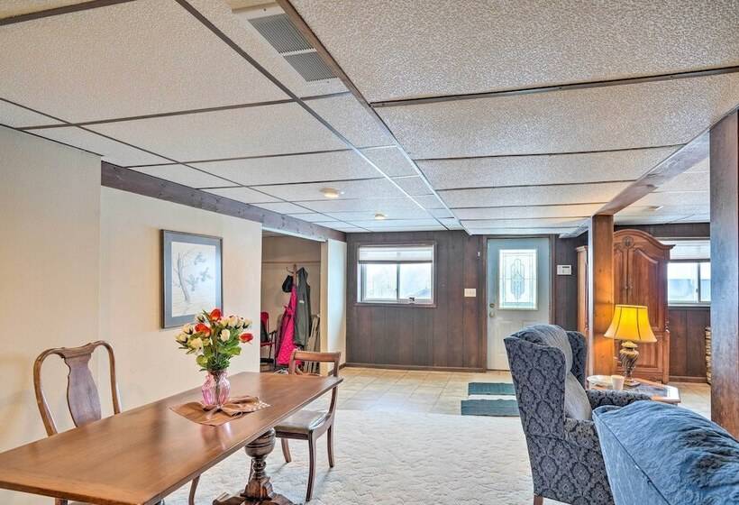 Cozy & Quiet Central City Farmhouse