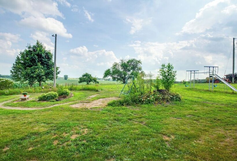 Cozy & Quiet Central City Farmhouse