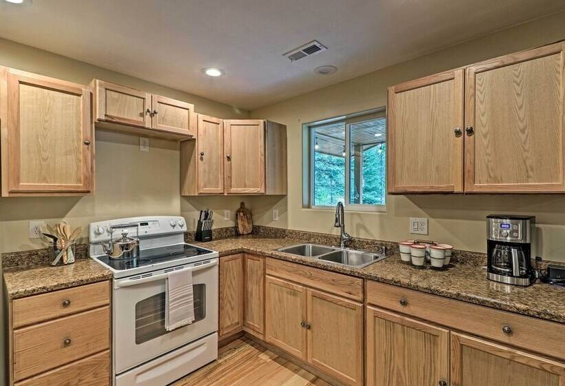 Cozy & Secluded Cabin   4 Mi To Glacier Nat L Park