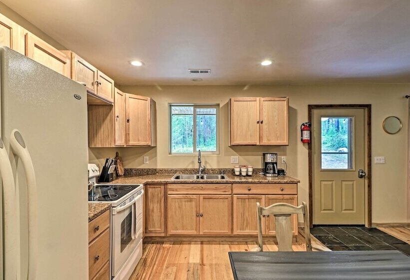 Cozy & Secluded Cabin   4 Mi To Glacier Nat L Park