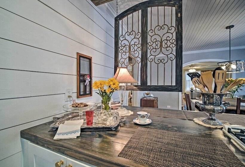 Pet Friendly Brenham Cottage W/ Yard!