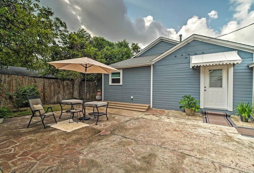 Pet Friendly Brenham Cottage W/ Yard!