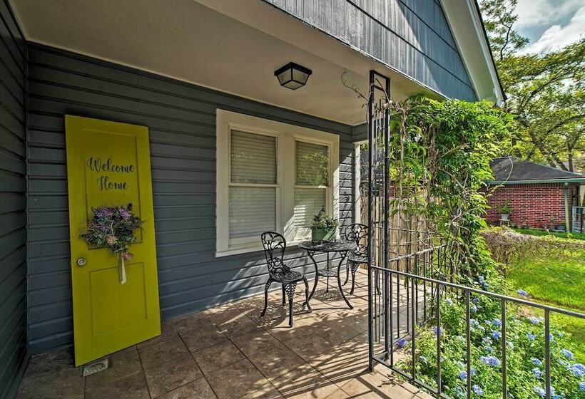 Pet Friendly Brenham Cottage W/ Yard!