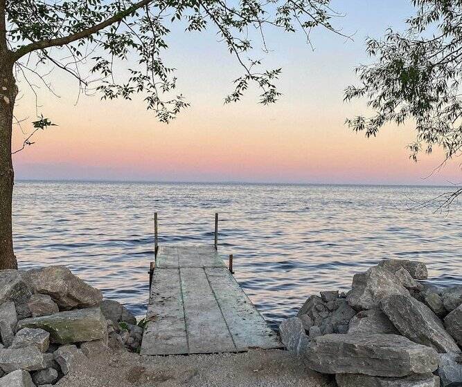 Cozy Waterfront Home On The Bay Of Green Bay!