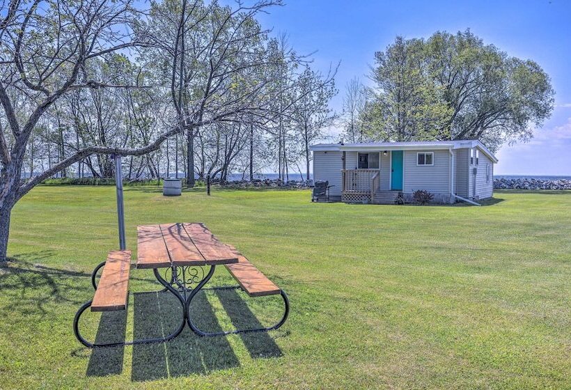 Cozy Waterfront Home On The Bay Of Green Bay!