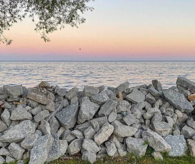 Cozy Waterfront Home On The Bay Of Green Bay!