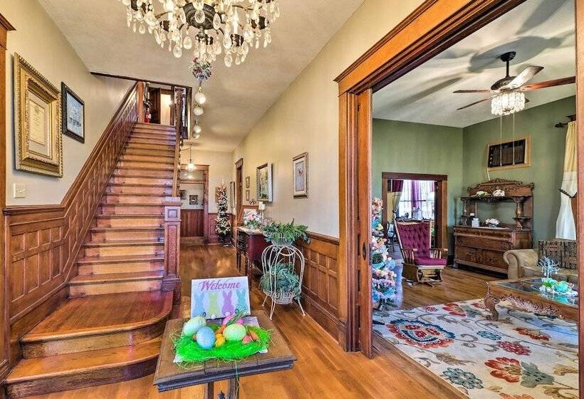 Creekfront Yellville Manor W/ Parlors & Fire Pit!