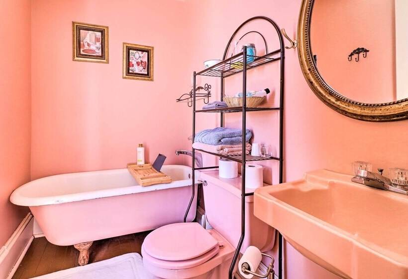 Creekfront Yellville Manor W/ Parlors & Fire Pit!