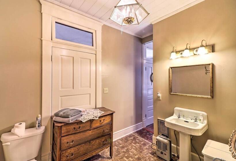 Creekfront Yellville Manor W/ Parlors & Fire Pit!