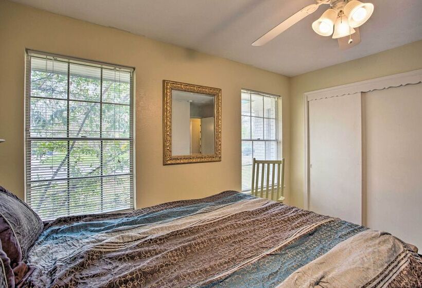 8 Mi To Lake Ray Hubbard: Creekside Garland Home