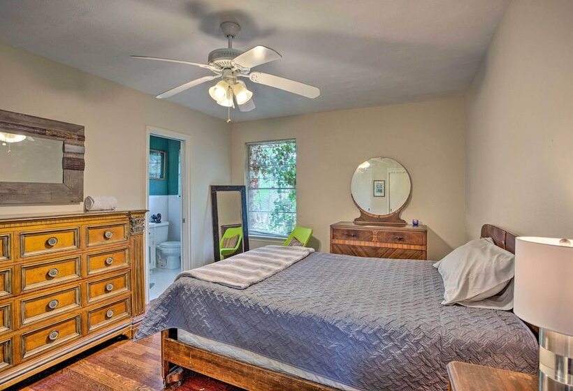 8 Mi To Lake Ray Hubbard: Creekside Garland Home