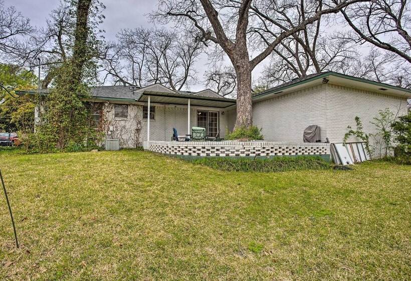 8 Mi To Lake Ray Hubbard: Creekside Garland Home