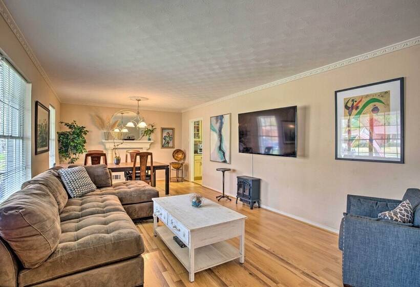 8 Mi To Lake Ray Hubbard: Creekside Garland Home