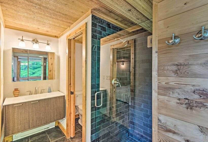 Custom Creekside Cabin In Blue Ridge Mountains