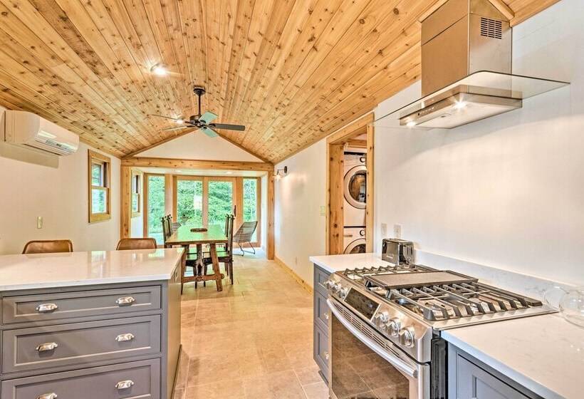 Custom Creekside Cabin In Blue Ridge Mountains