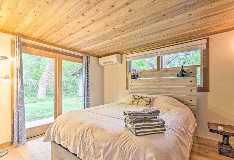 Custom Creekside Cabin In Blue Ridge Mountains