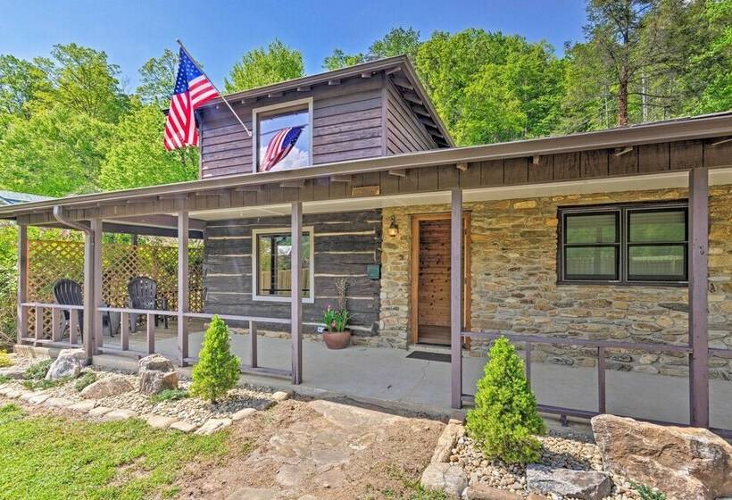Custom Creekside Cabin In Blue Ridge Mountains