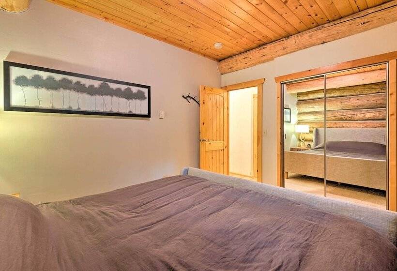 Riverfront Gold Bar Log Cabin Near Stevens Pass!