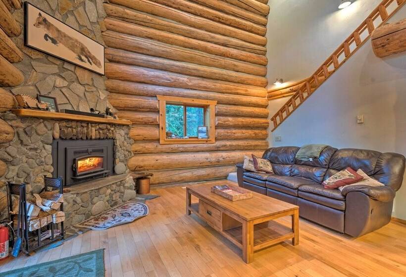 Riverfront Gold Bar Log Cabin Near Stevens Pass!