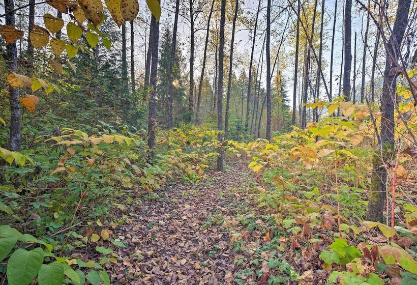 Riverfront Gold Bar Log Cabin Near Stevens Pass!