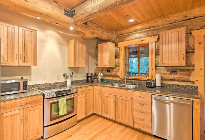 Riverfront Gold Bar Log Cabin Near Stevens Pass!